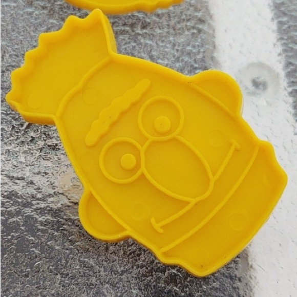 Wilton ELMO Sesame Street 6pc Cookie Cutters + Metal Cake Baking Pan Bundle Set - Picture 7 of 11